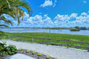 6047 EPW Bright and Spacious Bay Side Retreat